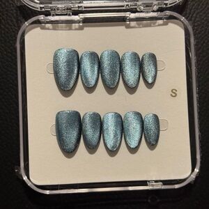 Shimmering Blue Press-On Nails
